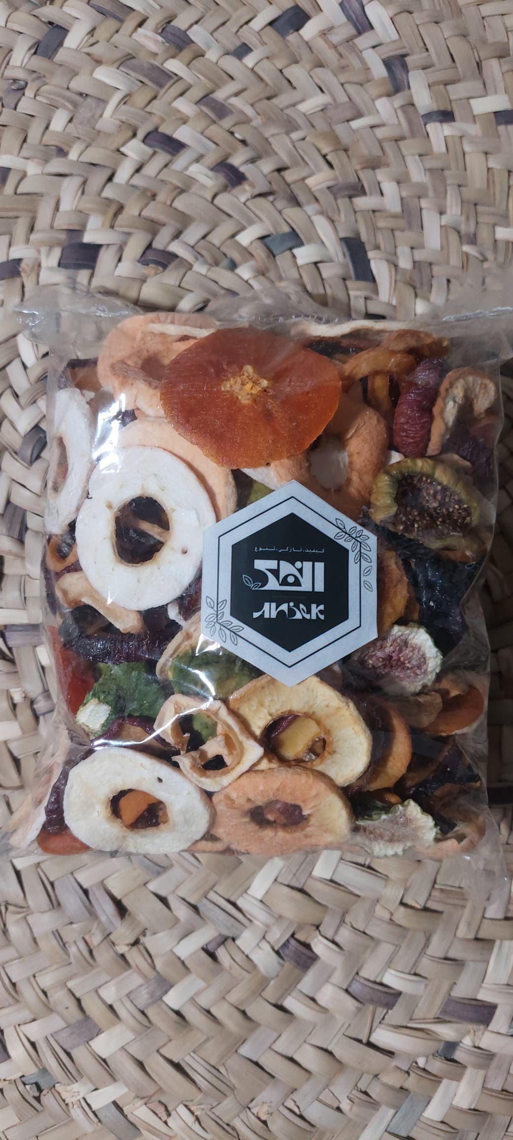 آجیل میوه خشک؛ سوغات و محصول محلی سی‌سخت